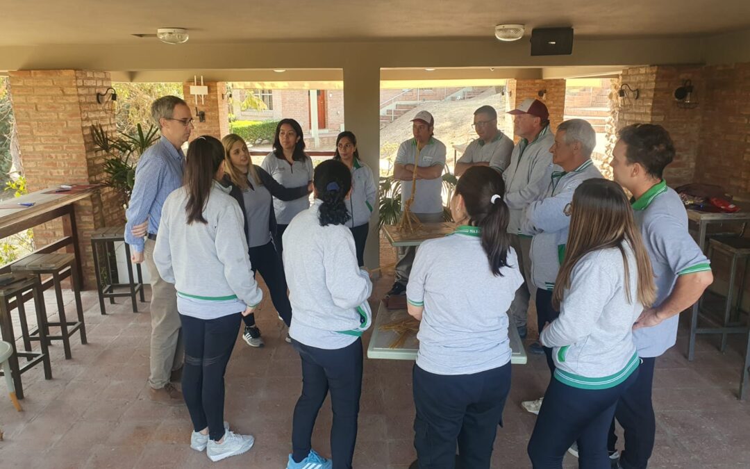 Trabajadores/as de las Cabañas de Cosquín se capacitaron en primeros auxilios, RCP y ambiente laboral saludable