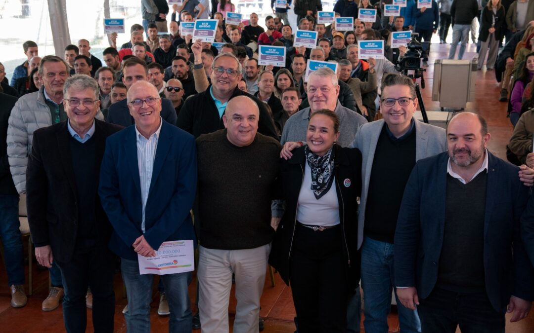 Acto de Entrega de Kits de Seguridad Eléctrica para las Cooperativas de la Provincia